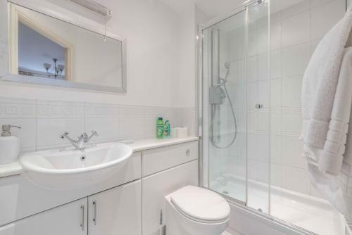 Apartamento Cosy 2 Bed 2 Bath Central Windsor & Parking