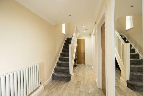 Central Windsor Stunning 4 Bedroom Spacious Modern House