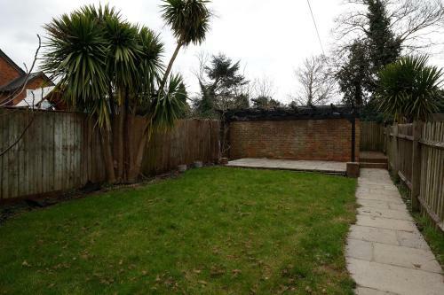 Central Windsor Stunning 4 Bedroom Spacious Modern House