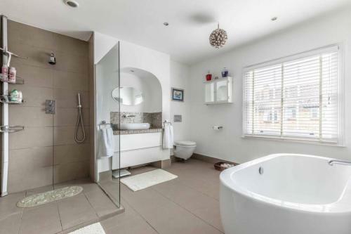 Windsor Town Centre Victorian Townhouse Sleeps 6