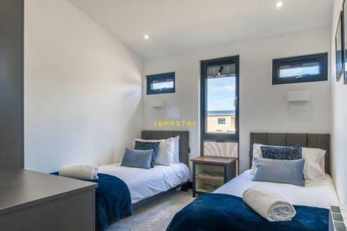 Luxury Lodge River Thames - Windsor Marina - Parking
