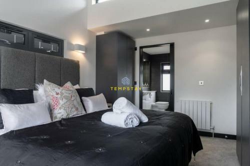 Luxury Lodge River Thames - Windsor Marina - Parking
