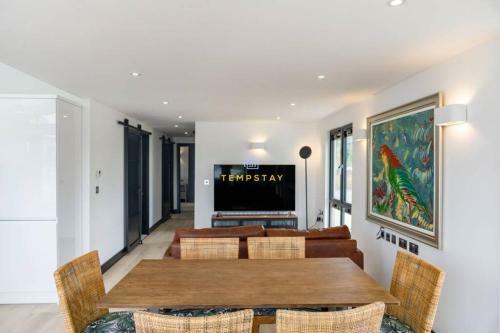 Luxury Lodge River Thames - Windsor Marina - Parking