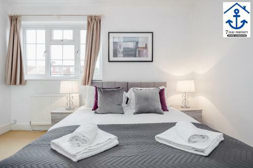 Luxury Town House Windsor With Garden And Parking
