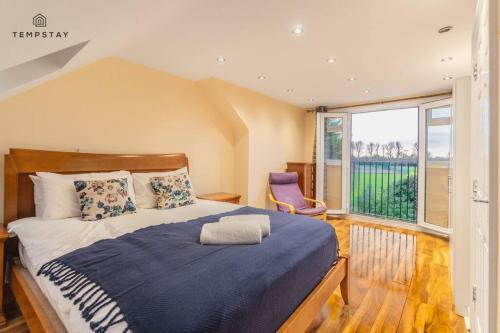 Cosy 3 Bed & Free Parking - 5 Mins To Legoland!