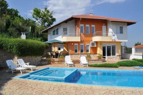 Immaculate 4-bed Villa In Balchic Bulgaria