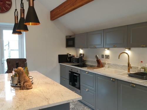 Central Windermere Luxury Two Bed Apartment Dog Friendly