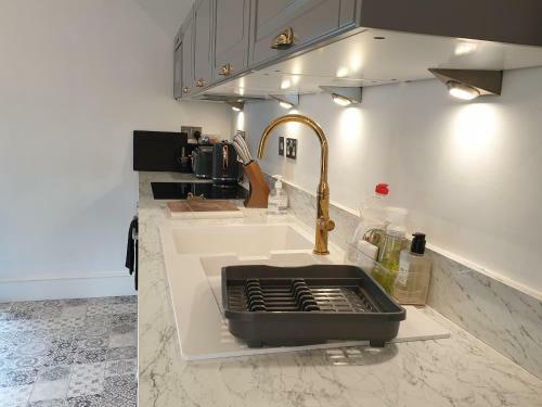 Central Windermere Luxury Two Bed Apartment Dog Friendly