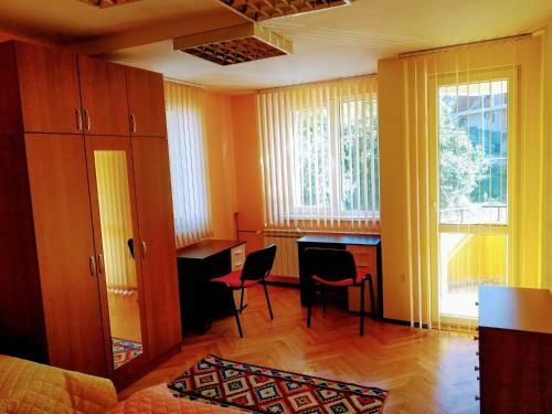 Hostal Yellow House