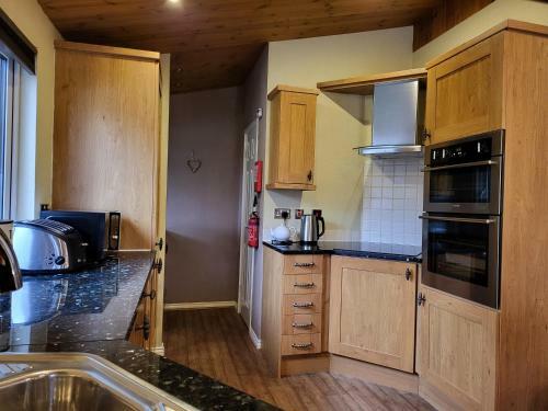Cheerful 3 Bedroom Lodge At White Cross Bay Windermere