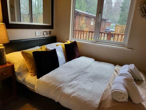 Cheerful 3 Bedroom Lodge At White Cross Bay Windermere
