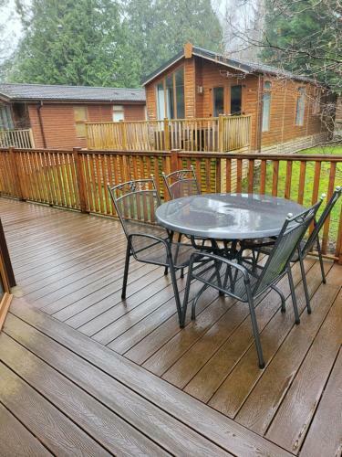 Cheerful 3 Bedroom Lodge At White Cross Bay Windermere