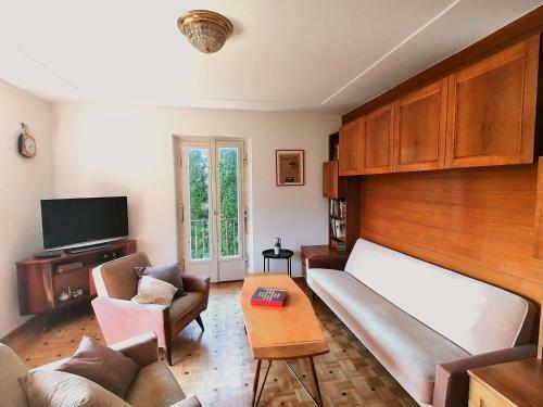 Hostal Dimai House 1970s