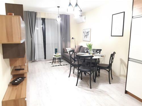 Carpe Diem Luxury Downtown Apartment