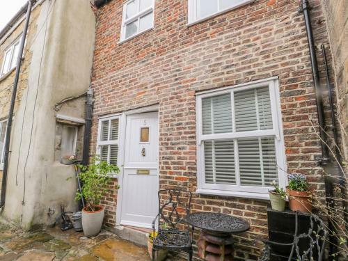 5 Oystons Yard