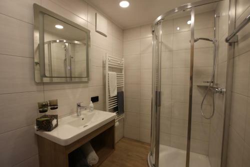Haus Enzian Apartments