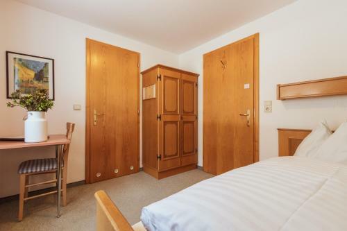 Mondschein's Hostel