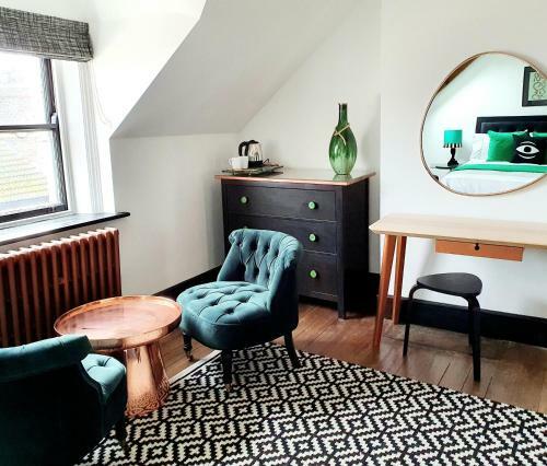 Hostal Jet Black Jewel