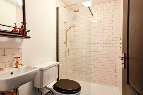 Hostal Jet Black Jewel