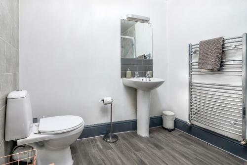 Apartamento Whitby Central, 2mins Walk From Beach, Pet Friendly