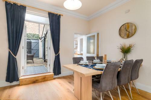 Host & Stay - Railman's Rest
