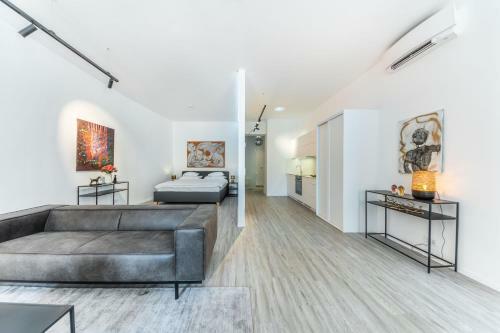 Smile Apartments ?art Collection?