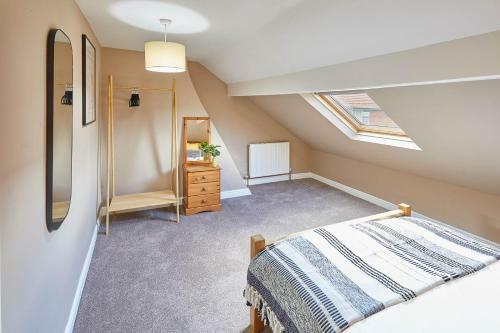 Host & Stay - Custard Cottage