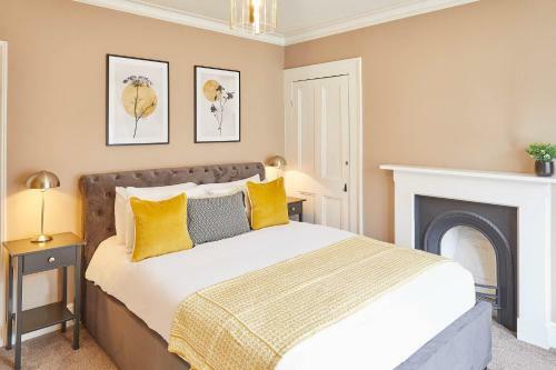 Host & Stay - Custard Cottage