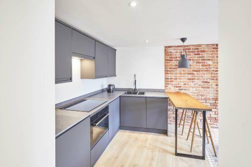 Host & Stay - Golden Lion Apartments