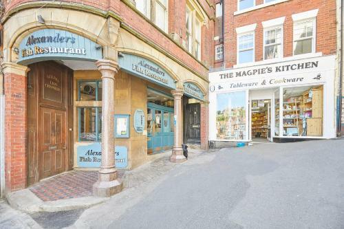 Host & Stay - Golden Lion Apartments