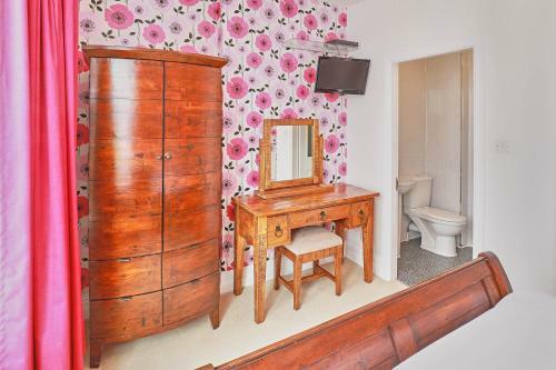 Host & Stay - Cook's Quarters
