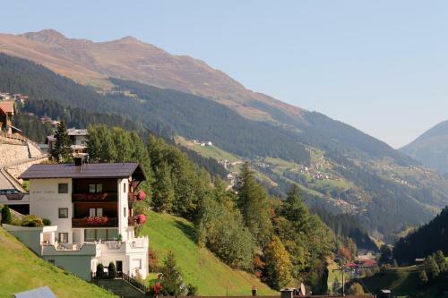 Hostal Garni Montana