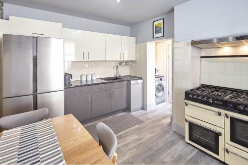 Host & Stay - May House