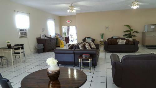 Parkway Inn Airport Motel