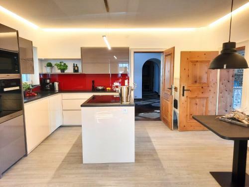 Chalet Belle Maison !ski-in Ski-out, Pool & Wellness!