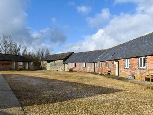 Barnes Cottage - Uk30381