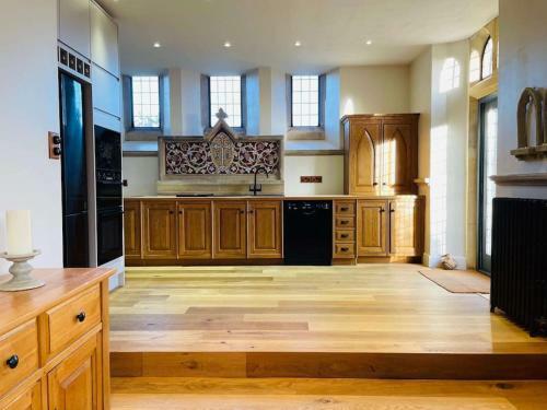 Unique Chapel House In Cotswolds
