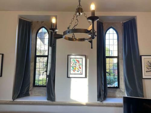 Unique Chapel House In Cotswolds