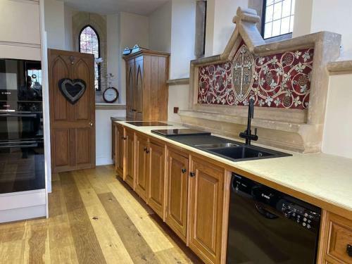 Unique Chapel House In Cotswolds