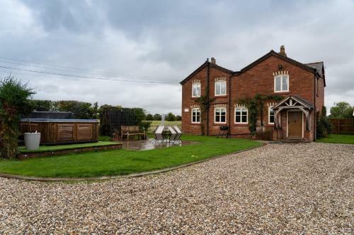Large Welsh Cottage - Jubilee House