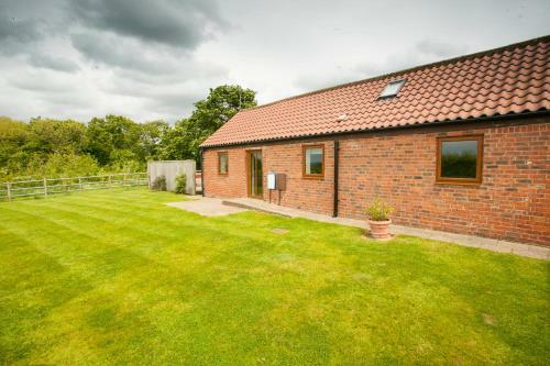 Harvest Cottage And Holly Barn