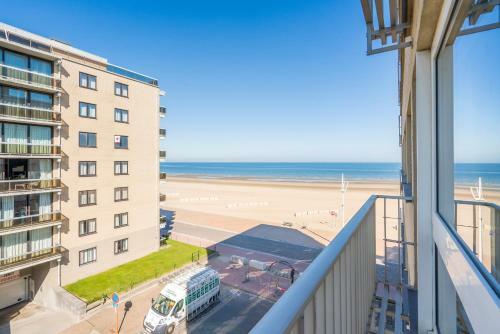 Vintage Apartment With Seaside View & Parking