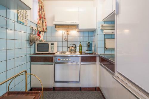 Vintage Apartment With Seaside View & Parking