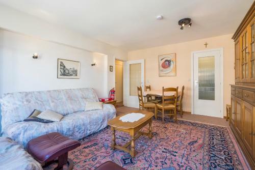 Vintage Apartment With Seaside View & Parking