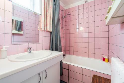 Vintage Apartment With Seaside View & Parking