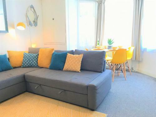 Grafton Seaside Apartment With Parking