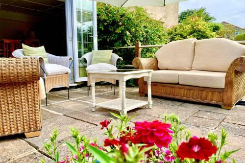 Hectors House Comfortable 4 Bed House In Mature Gardens