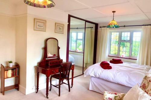 Hectors House Comfortable 4 Bed House In Mature Gardens