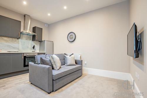 Worcester 1 Bed Apartment With Private Entrance