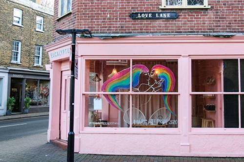 Colourful Margate Apartment Moments From Beach